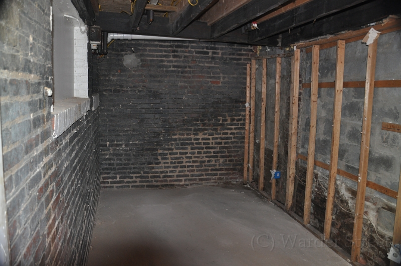 Basement Back Room 011.jpg